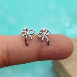 Sterling Silver bow ear stud